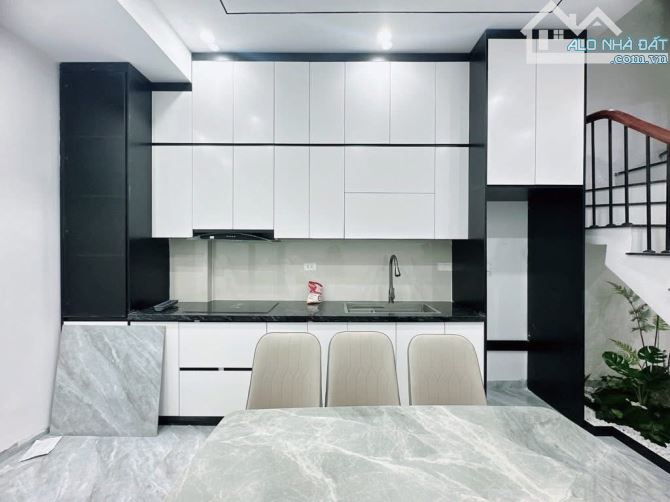 Bán nhà Bạch Mai 33m2, 4T, mt 3.3m mới đẹp, gần phố, ngõ thông, tặng nội thất. Giá 7.58 tỷ - 1