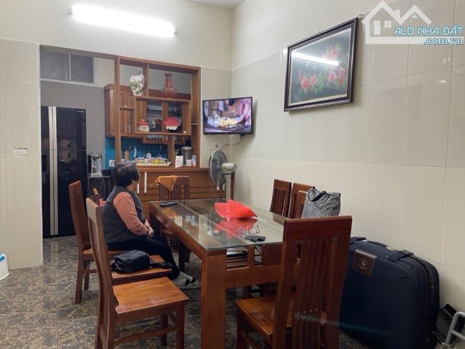 Bán nhà đẹp diện tích lớn 74m2 x 4 tầng, mặt tiền rộng 7.7m, trung tâm Hai Bà Trưng - 1