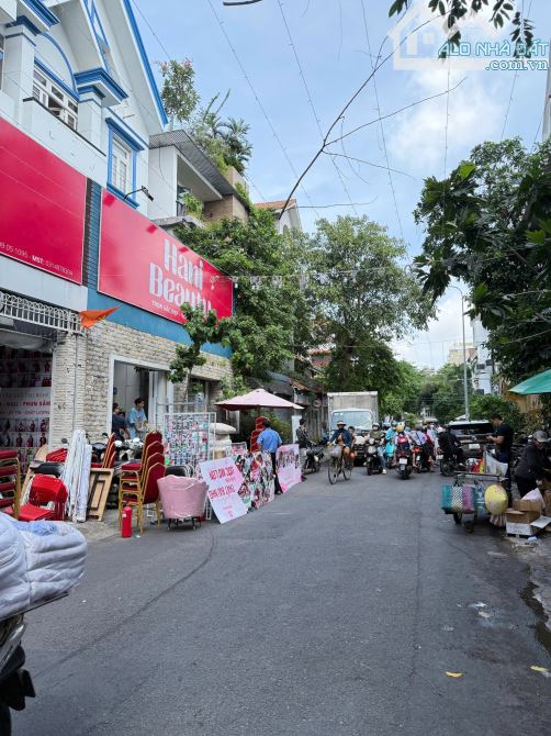 Bán biệt thự mặt tiền đường Hoa Lan, phường 2, Phú Nhuận, DT: 8*18M, Hầm 3 tầng đẹp - 1