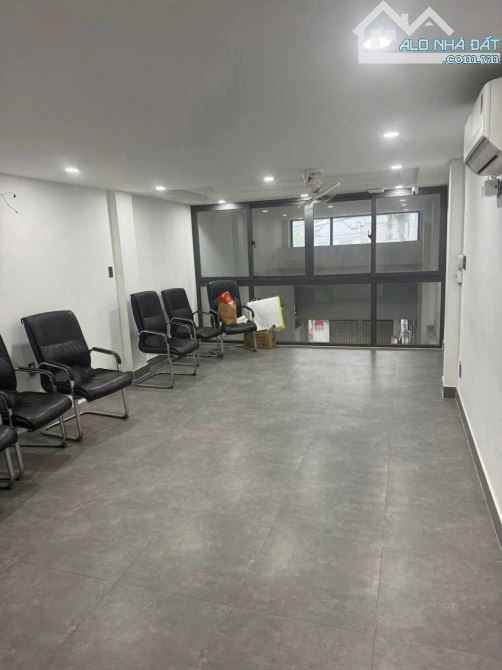 Căn Hộ Dịch Vụ đường Phạm Văn Bạch, Tân Bình, 80m2 nhà 5 tầng có hầm chỉ hơn 11 đồng. - 1