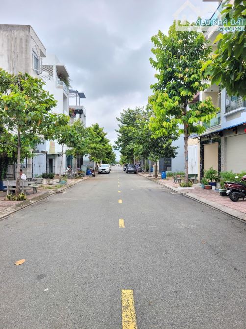 5,8Tỷ TL🔥Bán nhà 1 Trệt 3 Lầu Hoàn Công_KDC gần QL1k_Gần làng đại học p.Bình An, Tp.Dĩ An - 1