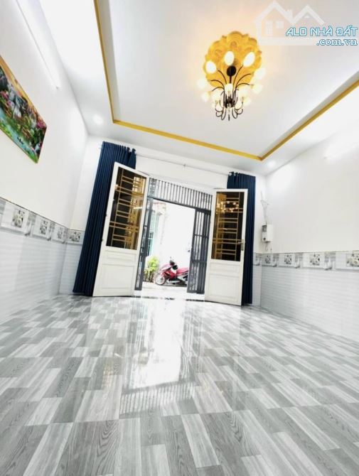 Bán gấp nhà Hóc môn 900 triệu với Dt:120m2 Sổ hồng Sẵn , Chủ nhà bể nợ kẹt gấp lắm rồi !!! - 1