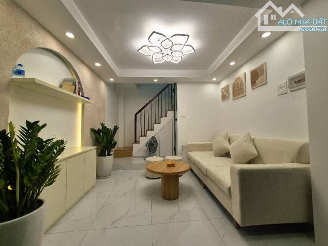 Chỉ hơn 4 tỷ - Bán nhà 5 tầng trung tâm Ba Đình, ngõ thông, gần Lotte, ở/kd tốt - 1
