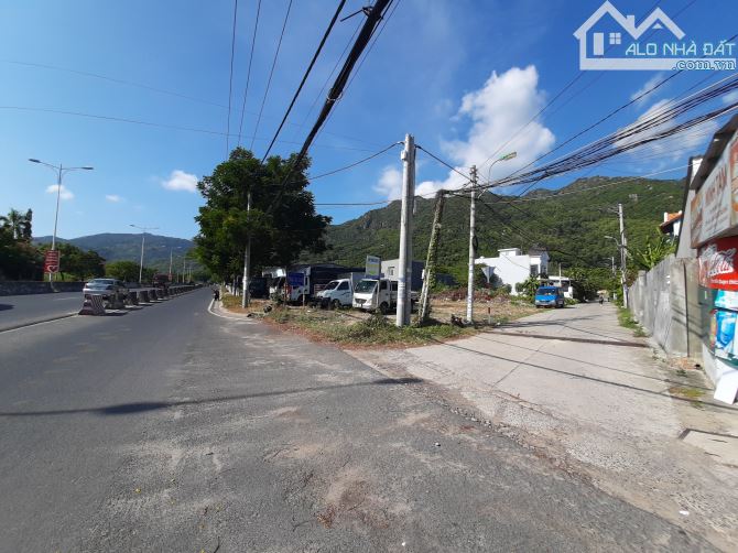 Lô góc đất mặt tiền Đại lộ Nguyễn Tất Thành, Phước Đồng, Nha Trang. Diện tích 1.072m2. - 1