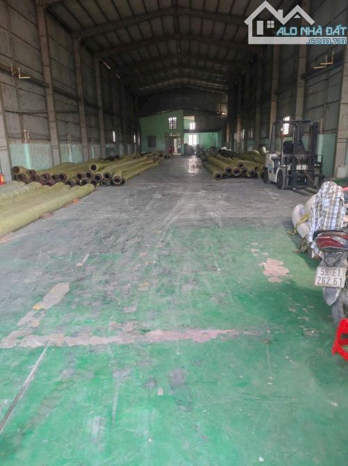 Bán xưởng 1000m2 xây full mặt tiền Nguyễn Hữu Trí, Tân Bửu, Bến Lức, Long An, giá đầu tư - 1