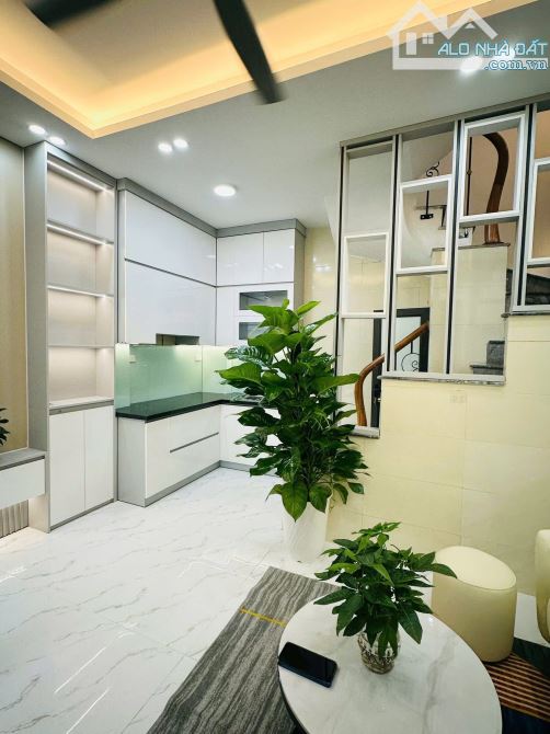 Nhỉnh 4 tỷ, nhà phố Vĩnh Hưng full nội thất đẹp, 20m ra ô tô, sổ riêng nở hậu - 1