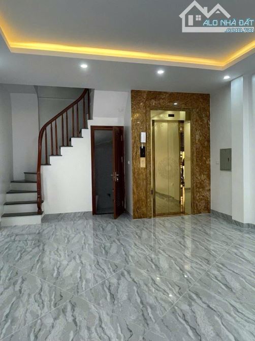 BÁN NHÀ ĐƯỜNG OTO TRÁNH ĐỘI NHÂN - DT 48M2 x 7T - MT 4,7M - 19,3 TỶ - LÔ GÓC - VỈA HÈ - 1