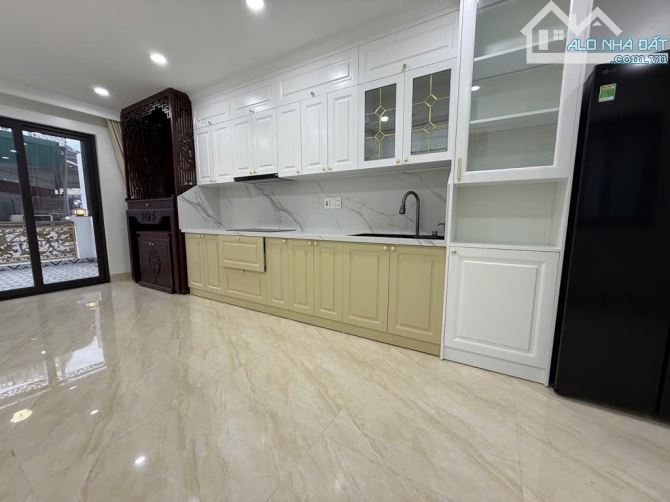 BÁN NHÀ THẠCH BÀN – GARA Ô TÔ – 6 PHÒNG NGỦ – 45m2 – GIÁ 8.95 TỶ - 1