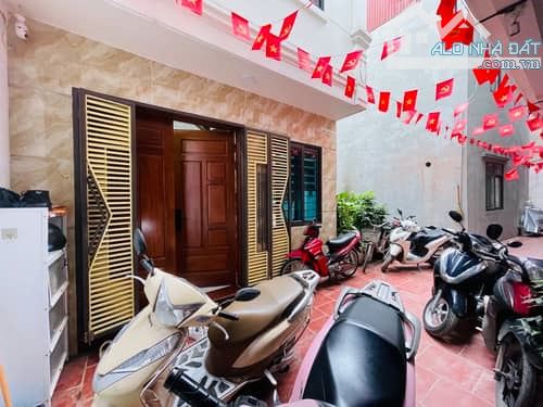 Bán nhà Phú Minh, Bắc Từ Liêm, 38m2, 5 tầng, 6 ngủ, mặt tiền 4.4m, giá 7.6 tỷ  SIÊ - 12
