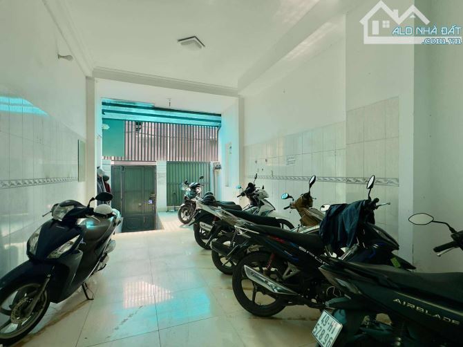 Bán nhà CHDV mặt tiền - Dương Quảng Hàm P6 Gò vấp - 106M2 - 4 Tầng , 11 Phòng - 20,2 tỷ TL - 2