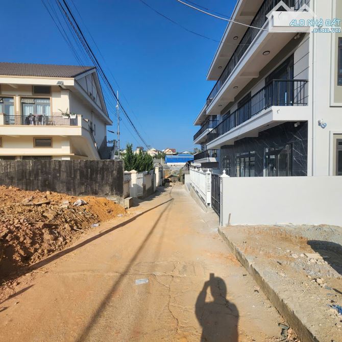 Đất Biệt thự vạn Hạnh- P8 Đà Lạt.  - 652m2 - ngang 26.89m  - 25 tỷ - 2