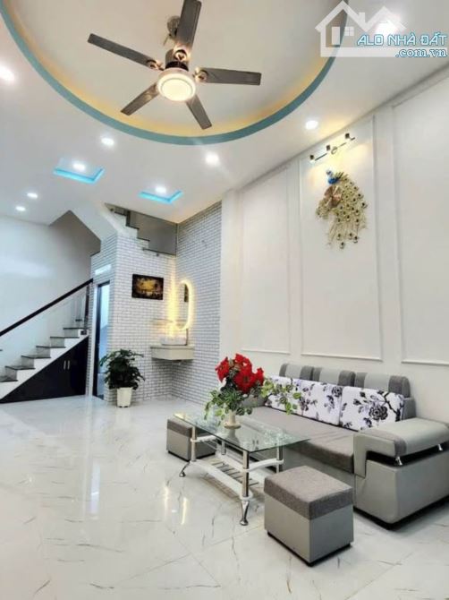 Bán nhà đường Bình Đức, Q.8, P.15. DT 129m2 (6x21.5m), 2 tầng, 2PN. Sổ đỏ chính chủ. Giá - 2