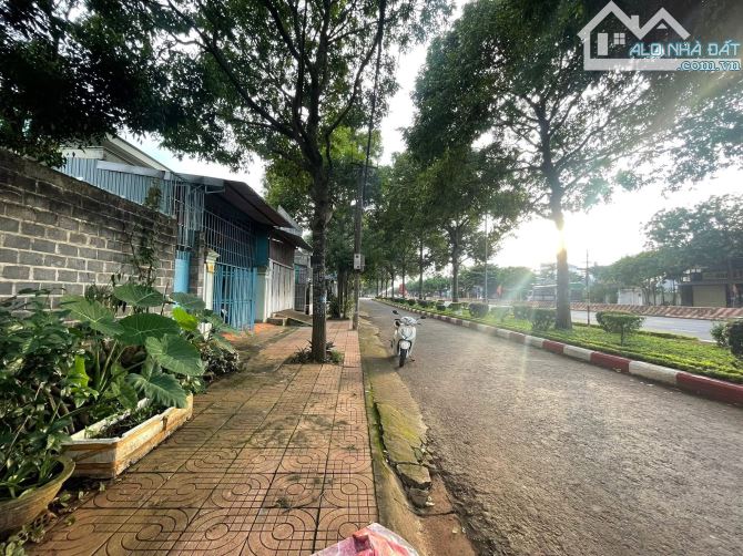 ĐẤT ĐẸP ĐƯỜNG PHẠM VĂN ĐỒNG CÁCH KĐG TÂN PHONG 900m - DT: 5x22m - TC: 100% - 4,1 TỶ - 2