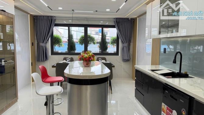 bán nhà 90m2- Đường 8m nhựa thông - 6 tầng thang máy- 7 phòng Lê Đức Thọ Gò Vấp - 2