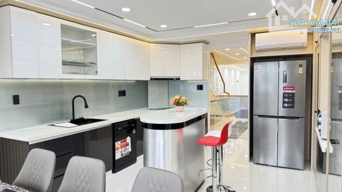 Nhà mới xây 6 tầng thang máy Hẻm 8m thông Lê Đức Thọ P15 Gò Vấp 4x22m Giá 15.2 Tỷ - 2