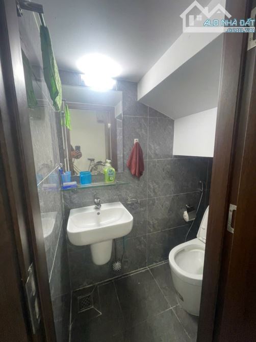 P Tuấn... Mở bán căn nhà tại đường Khúc Hạo. Oto đỗ cửa - Nhà xây độc lập, 4 tầng kiên cố - 2