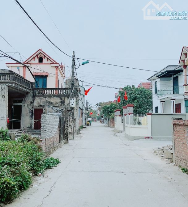 CHỦ CẦN TIỀNN MUỐN BÁNN GẤP MẢNH ĐẤT 82M TẶNG NHÀ CẤP 4 ĐẠI MẠCH CHỈ HƠN 3Đ - 2