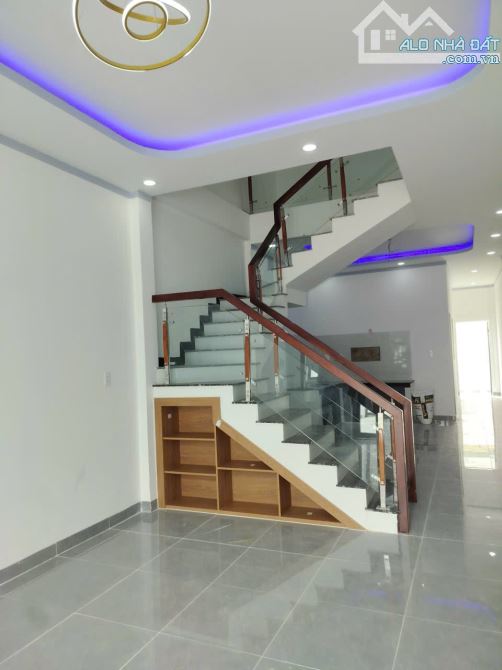 BÁN NHÀ 1 TRỆT 1 LẦU, P.THỚI HOÀ, TP.BẾN CÁT, DT:4.2x24, TC100%, SHR, GIÁ 2,350 TỶ - 2