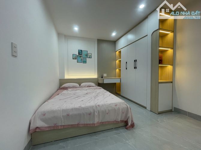 BÁN NHÀ 2 TẦNG MỚI TINH - CẠNH PHỐ HUỲNH NGỌC HUỆ - FULL NỘI THẤT XỊN SÒ, XÁCH VALI VÀO Ở - 2