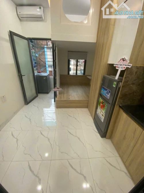Cho Thuê CCMN 313 Quan Nhân Thanh Xuân 25m2 Gác Xép Giường Dưới Cửa Sổ Ban Công Thang Máy - 2
