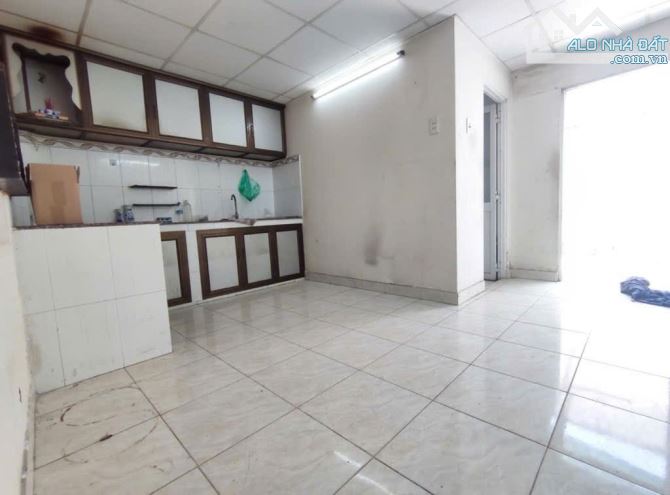 Nhà 2 tầng MẶT TIỀN đường BÙI CÔNG TRỪNG , phường THANH XUÂN Q12 ,dt 126/75 m2 (4,5mx28m) - 2
