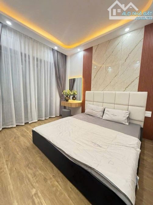 Bán nhà phố Hoàng Cầu 45m2 * 5 tầng thang máy , full nội thất, sđcc,  TC 14, x tỷ. - 2