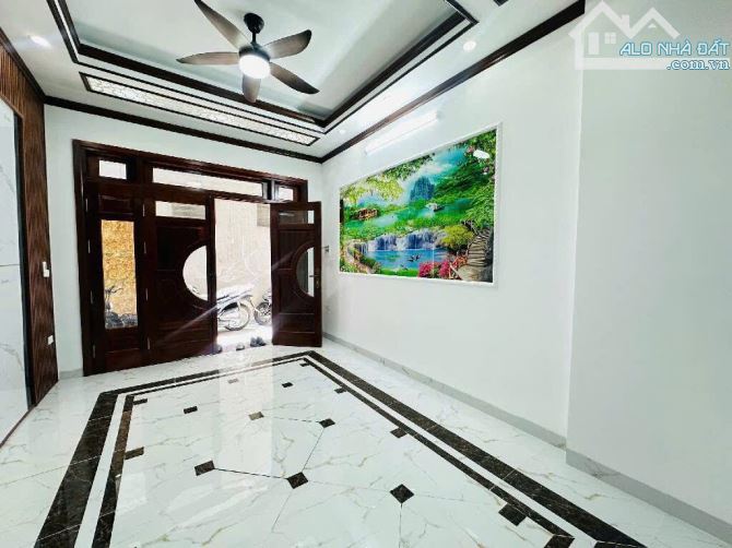 Bán nhà Kim Mã, ngõ thông, gần phố, nhà mới đẹp ở ngay, 35m2, 5 tầng, gía 8 tỷ - 2
