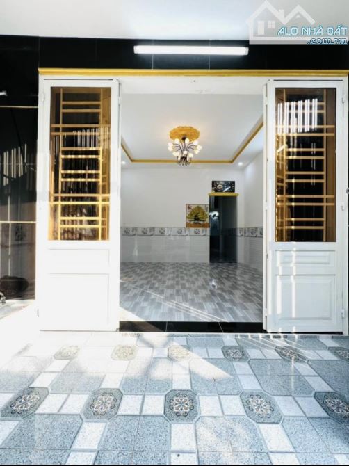 Bán gấp nhà Hóc môn 900 triệu với Dt:120m2 Sổ hồng Sẵn , Chủ nhà bể nợ kẹt gấp lắm rồi !!! - 2