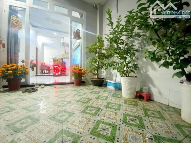 🔥 NHÀ ĐẸP  2 TẦNG - NGANG 6,6M - HẺM XE HƠI – GẦN BCONS GARDEN DĨ AN - CÒN 4,45 TỶ. - 2
