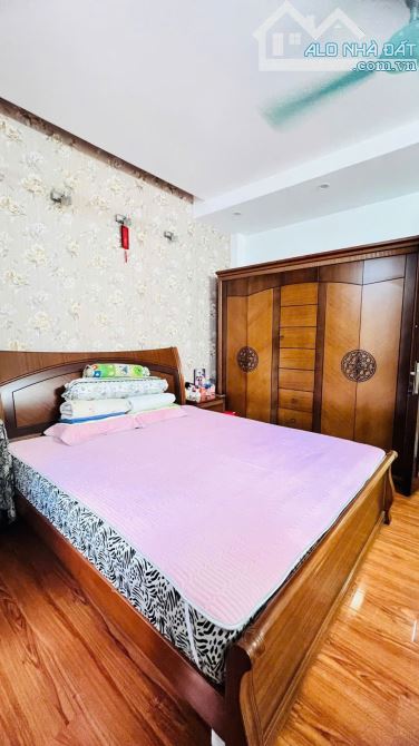 Bán nhà sát mặt tiền Cách Mạng Tháng Tám Quận10 đúc 4tầng 5PN 56m2 ngang 5.1m giảm gần 2tỷ - 2
