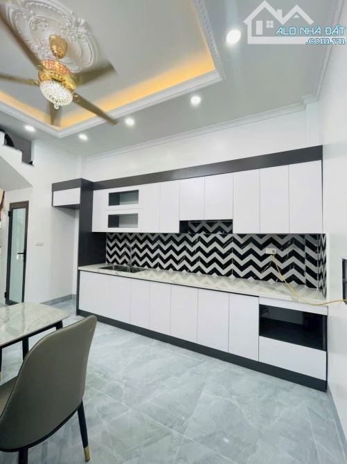 Bán Nhà TĐC Lạc Thị, 40m x 5 Tầng Mới Đẹp, Vỉa Hè, Ô tô Tránh, Ngay Dự Án Ga, Vành Đai 3.5 - 2