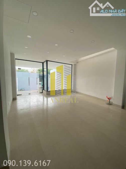 Tòa Văn Phòng Hầm 5 Lầu Sàn Trống 700m2 - Có Thang Máy - 2