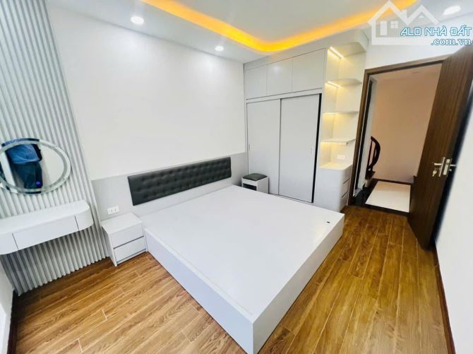 Tương Chúc, Ngũ Hiệp, DT: 30m, nhà 5 tầng, MT: 4.2m, oto7 chỗ thông, giá 4.8 tỷ - 2
