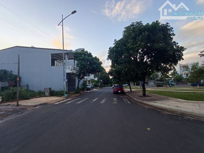 ĐẤT TÁI ĐỊNH CƯ MAI XUÂN THƯỞNG - ĐƯỜNG TRẦN QUANG DIỆU, DT; 5X22M, H: ĐÔNG, GIÁ: 4,9 TỈ - 2
