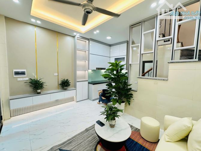Nhỉnh 4 tỷ, nhà phố Vĩnh Hưng full nội thất đẹp, 20m ra ô tô, sổ riêng nở hậu - 2