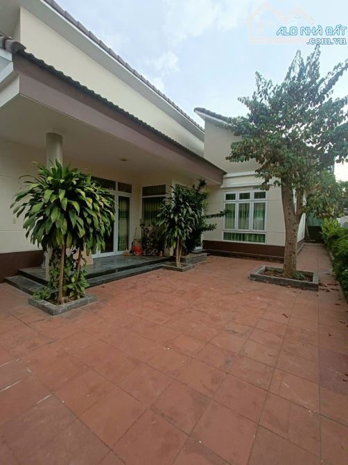 Bán biệt thự mái thái 288m2, đường 7,5m trên hòa ninh gần khu thương mại tự do - 2