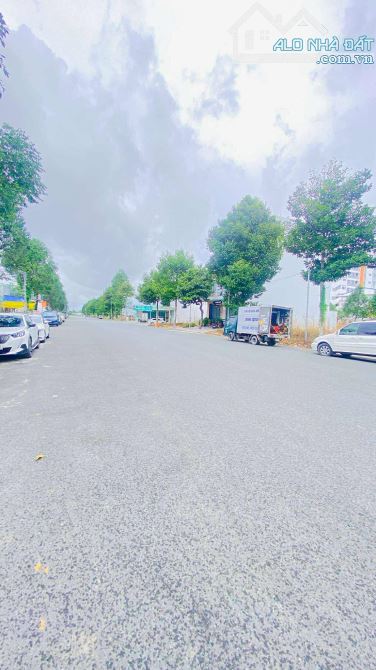Cho thuê kho 90 m2 trục chính khu Hồng Loan 8 triệu - 2