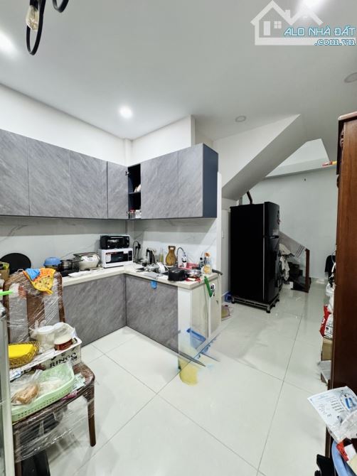 Nhà bán 3 tầng mới đẹp. 5 phòng ngủ, Trường Chinh gần chợ Võ Thành Trang, Tân Bình. - 2