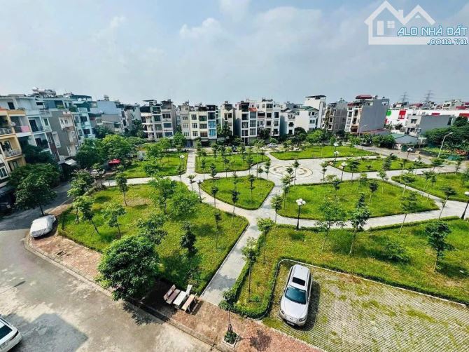 ( ĐẤT ) HIẾM PHÂN LÔ _ LONG BIÊN DT 40 M2 - MT 4,55M _ ĐƯỜNG 2 XE CÔNG TRÁNH - 2