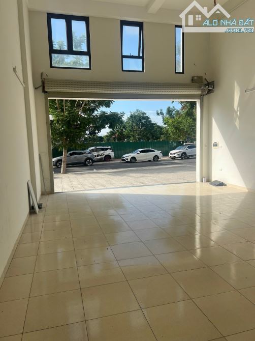 shophouse. hướng tây bắc. mặt tiền đẹp vỉa hè rộng rãi. khu dân cư đông đúc - 2