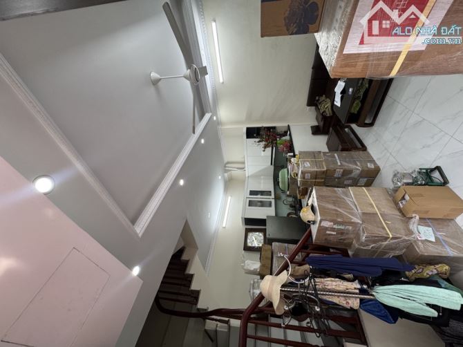 Bán nhà ĐẸP Gốc Đề Minh Khai -HBT ,dt 32m2 x5 tầng ngõ rộng - 3