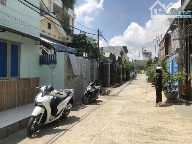 Bán nhà  Bưng Ông Thoàn, Phú Hữu. Gần ngay Vòng Xoay Phú Hữu. Hẻm xe hơi tận nhà. 157m2 - 3