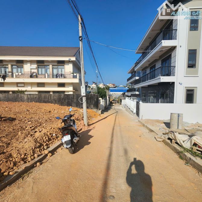 Đất Biệt thự vạn Hạnh- P8 Đà Lạt.  - 652m2 - ngang 26.89m  - 25 tỷ - 3