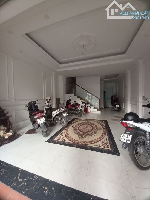 Nhà Bát Khối, sát cầu Vĩnh Tuy 95X7T, TM, ô tô tránh, Dòng tiền 600tr/năm chỉ 16.8 tỷ. - 3