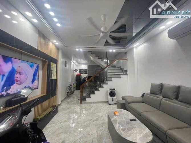 P Tuấn... Mở bán căn nhà tại đường Khúc Hạo. Oto đỗ cửa - Nhà xây độc lập, 4 tầng kiên cố - 3