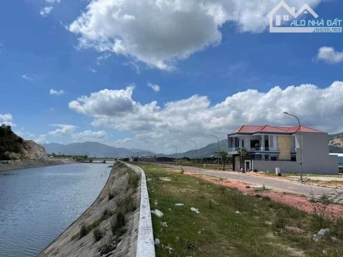 Bán lô đất mặt tiền LG 15 view sông long vân dt 185m2 giá 5ty200 - 3