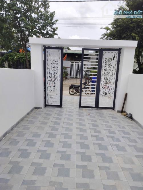 BÁN NHÀ 1 TRỆT 1 LẦU, P.THỚI HOÀ, TP.BẾN CÁT, DT:4.2x24, TC100%, SHR, GIÁ 2,350 TỶ - 3