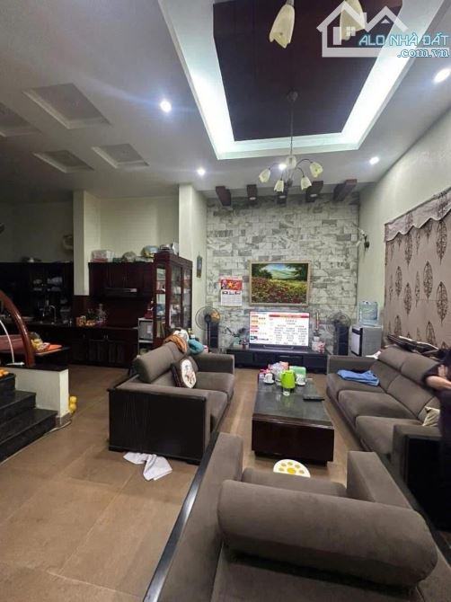BÁN ĐẤT TẶNG NHÀ GIÁ ĐẦU TƯ Ô TÔ VÀO NHÀ 10M RA MP LẠC LONG QUÂN TÂY HỒ  197M2 MT 15M 48 T - 3