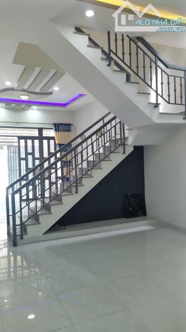 Nhà 3 Tầng hẻm 1/ ngắn Nguyễn Ảnh Thủ HT DT 5x14m Giá 5 tỷ 5 còn TL: - 3