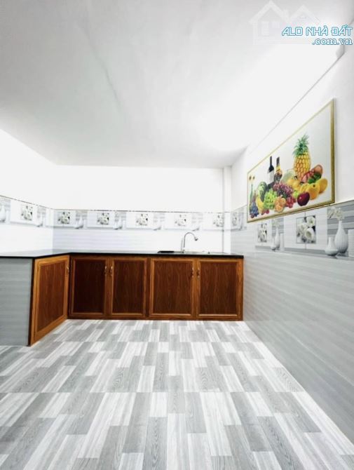 Bán gấp nhà Hóc môn 900 triệu với Dt:120m2 Sổ hồng Sẵn , Chủ nhà bể nợ kẹt gấp lắm rồi !!! - 3